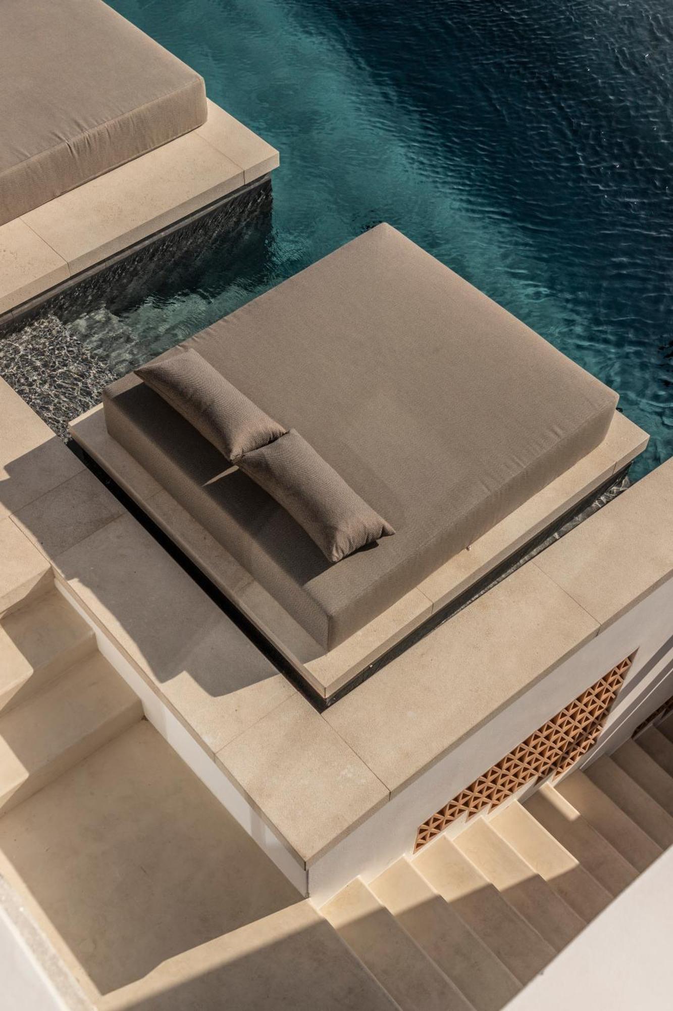 The Skyvilla Mykonos - A Landmark Property With Breathtaking Views Of The Psarou Bay Mykonos Town Екстер'єр фото